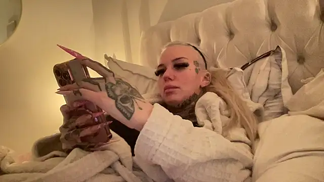 paulinaalatalo online show from March 24, 8:03 pm