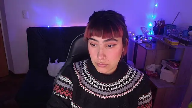 Miacatsito3 online show from April 7, 5:31 am