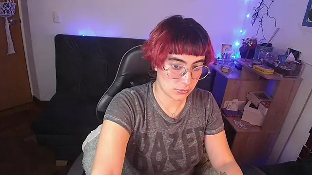 Miacatsito3 online show from March 25, 6:38 am