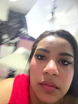 Snapshot of SienaWild chatting on October 25, 4:31 am SienaWild online show from October 25, 4:31 am