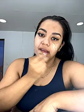 Snapshot of SienaWild chatting on October 13, 2:36 am SienaWild online show from October 13, 2:36 am