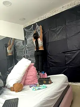 Snapshot of SienaWild chatting on October 8, 3:44 am SienaWild online show from October 8, 3:44 am