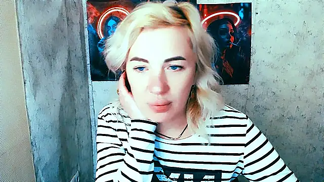 Snapshot of EmmaCat_ chatting on November 1, 10:52 am EmmaCat online show from November 1, 10:52 am