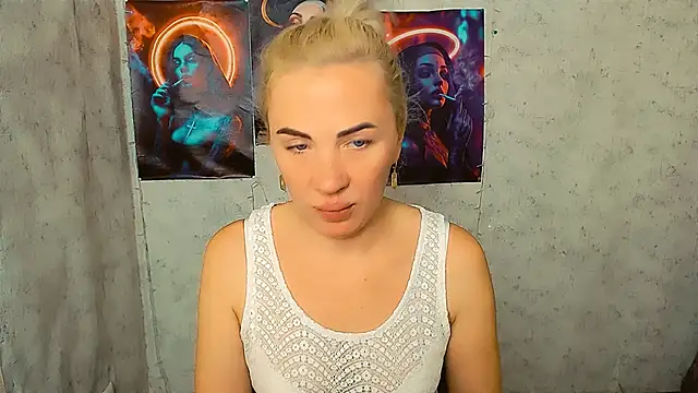 Snapshot of EmmaCat_ chatting on October 7, 5:12 am EmmaCat online show from October 7, 5:12 am