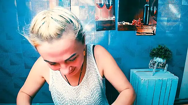 Snapshot of EmmaCat_ chatting on October 30, 7:22 am EmmaCat online show from October 30, 7:22 am