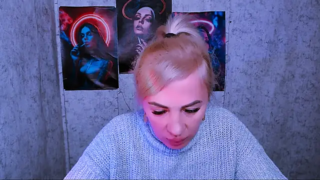 Snapshot of EmmaCat_ chatting on September 30, 6:41 am EmmaCat online show from September 30, 6:41 am