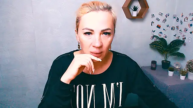 Snapshot of EmmaCat_ chatting on September 25, 4:22 am EmmaCat online show from September 25, 4:22 am