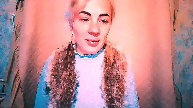 Snapshot of EmmaCat_ chatting on October 6, 4:40 am EmmaCat online show from October 6, 4:40 am