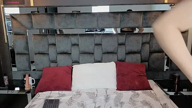 BlairJones  online show from October 7, 1:26 pm