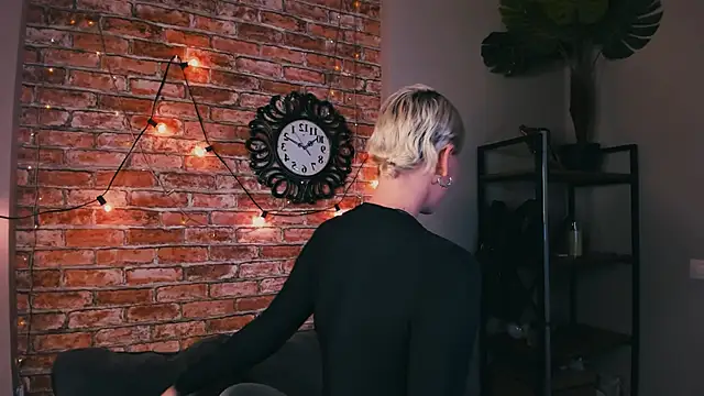 Kim Waite online show from September 18, 2:15 pm