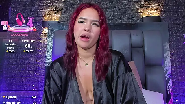 Snapshot of Victoriaa_Zans chatting on October 26, 12:00 pm Victoriaa Zans online show from October 26, 12:00 pm