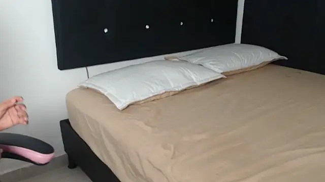 MayaScott11 online show from October 20, 7:28 pm