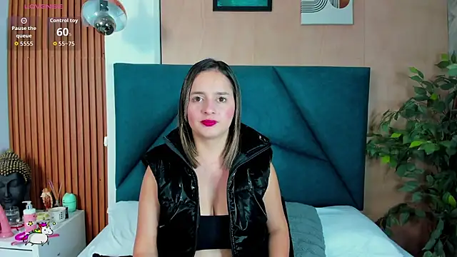 Snapshot of VictoriaHarriss chatting on October 5, 7:41 pm VictoriaHarriss online show from October 5, 7:41 pm