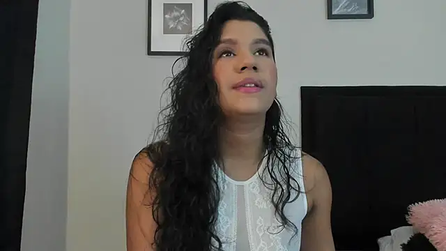 Snapshot of Lyria_Diamond chatting on October 29, 1:54 am Lyria Diamond online show from October 29, 1:54 am