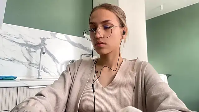 AmeliaCarter online show from September 14, 2:15 pm