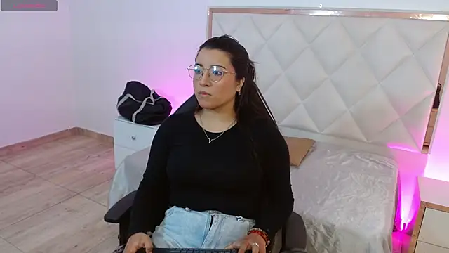 NANAKY TAY online show from October 5, 12:10 pm