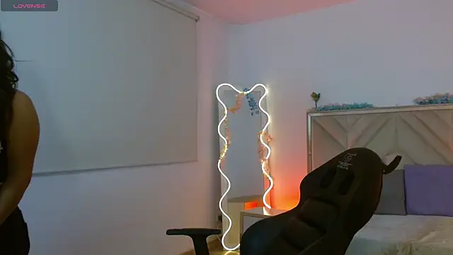 NANAKY TAY online show from October 8, 11:58 am