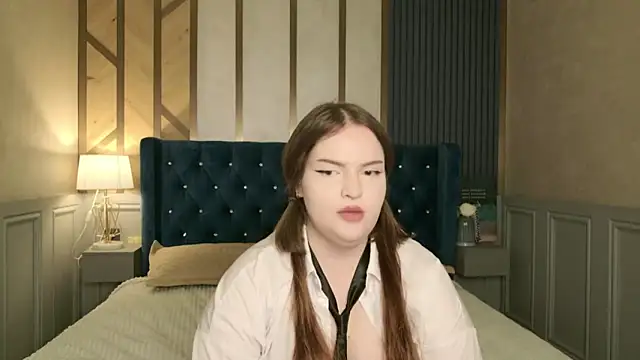 Vanessa Rise online show from October 3, 9:20 pm