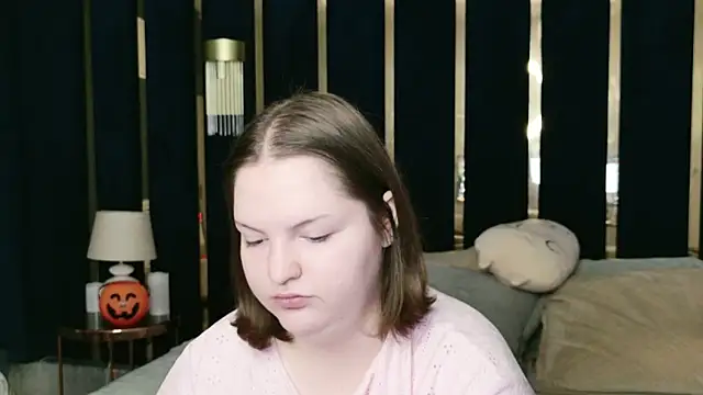 Vanessa Rise online show from October 31, 7:01 am