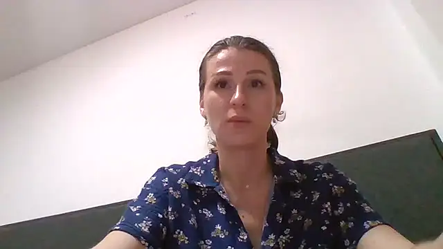 Yverlia online show from October 4, 8:24 pm