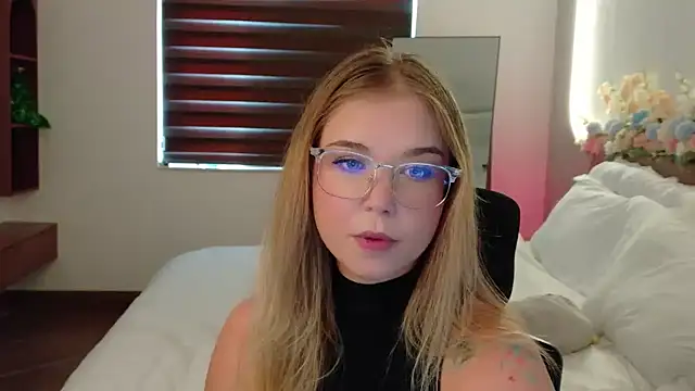 Lilith Bonheur online show from April 1, 3:07 am