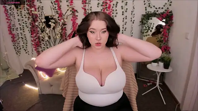 Snapshot of Selena_Muse chatting on October 7, 5:45 am Selena Muse online show from October 7, 5:45 am