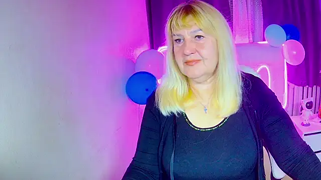 Snapshot of EmmaEllison chatting on September 23, 6:11 am EmmaEllison online show from September 23, 6:11 am