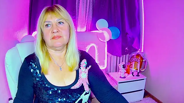 Snapshot of EmmaEllison chatting on September 28, 12:21 pm EmmaEllison online show from September 28, 12:21 pm