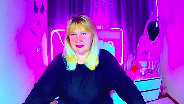 Snapshot of EmmaEllison chatting on October 11, 5:56 am EmmaEllison online show from October 11, 5:56 am