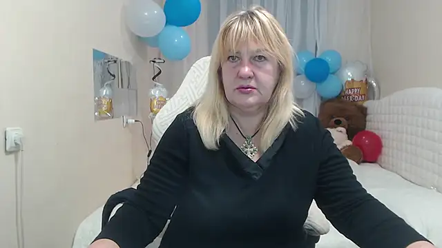 Snapshot of EmmaEllison chatting on October 4, 12:00 pm EmmaEllison online show from October 4, 12:00 pm