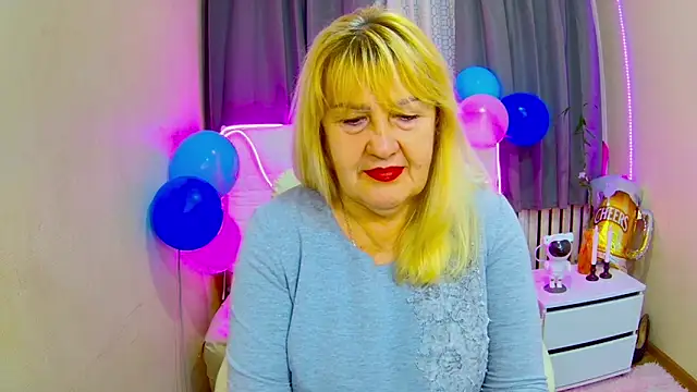 Snapshot of EmmaEllison chatting on September 20, 6:01 am EmmaEllison online show from September 20, 6:01 am