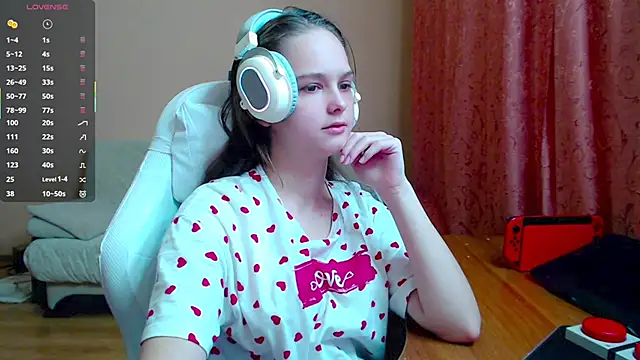 Snapshot of SharybbFace chatting on November 1, 3:38 pm SharybbFace online show from November 1, 3:38 pm