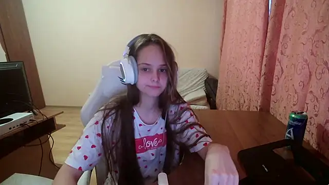 Snapshot of SharybbFace chatting on September 24, 3:11 pm SharybbFace online show from September 24, 3:11 pm