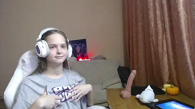 Snapshot of SharybbFace chatting on October 2, 4:01 pm SharybbFace online show from October 2, 4:01 pm