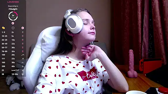 Snapshot of SharybbFace chatting on October 31, 3:27 pm SharybbFace online show from October 31, 3:27 pm