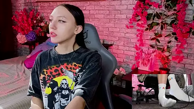 Snapshot of AdeliceLenoir chatting on September 24, 7:18 am AdeliceLenoir online show from September 24, 7:18 am