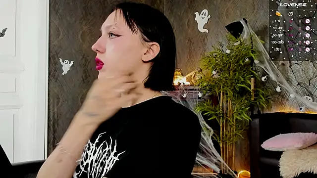 Snapshot of AdeliceLenoir chatting on October 19, 6:59 am AdeliceLenoir online show from October 19, 6:59 am