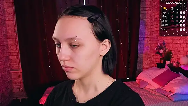 Snapshot of AdeliceLenoir chatting on October 30, 5:43 am AdeliceLenoir online show from October 30, 5:43 am