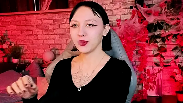 Snapshot of AdeliceLenoir chatting on October 21, 6:50 am AdeliceLenoir online show from October 21, 6:50 am