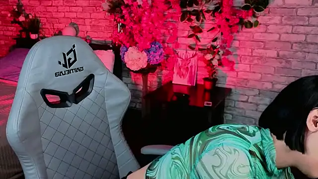 Snapshot of AdeliceLenoir chatting on October 14, 1:46 pm AdeliceLenoir online show from October 14, 1:46 pm