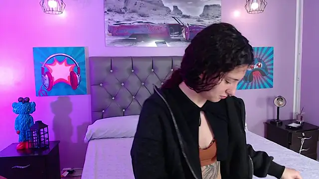 Snapshot of Sabriinaa_Foxx chatting on October 31, 12:53 pm Sabriinaa Foxx online show from October 31, 12:53 pm