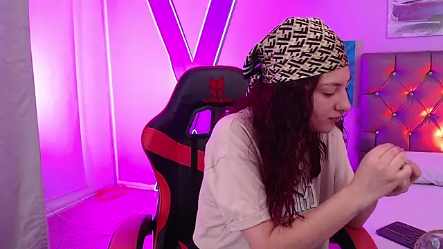 Snapshot of Sabriinaa_Foxx chatting on October 29, 12:42 pm Sabriinaa Foxx online show from October 29, 12:42 pm