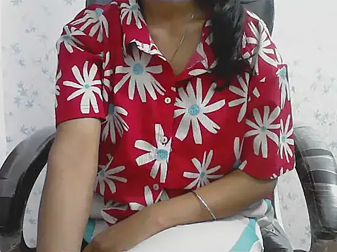 short girl  online show from March 22, 4:35 pm