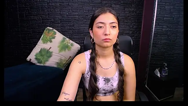 Lizzie Collin online show from October 18, 3:04 pm