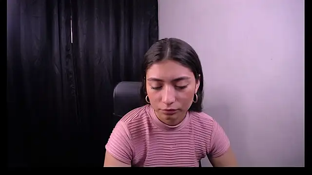 Lizzie Collin online show from October 28, 1:28 pm