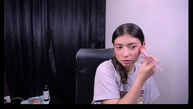 Lizzie Collin online show from October 30, 4:08 pm