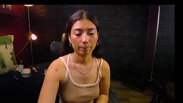 Lizzie Collin online show from September 29, 1:38 pm