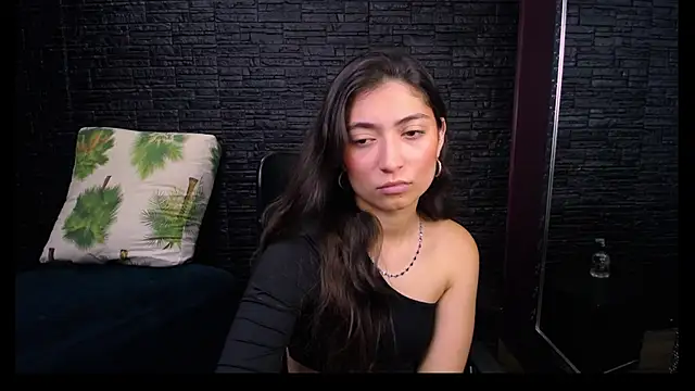 Lizzie Collin online show from October 21, 1:59 pm