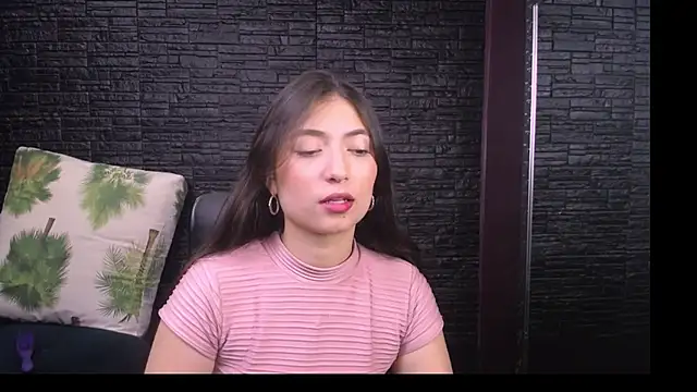 Lizzie Collin online show from October 13, 1:25 pm