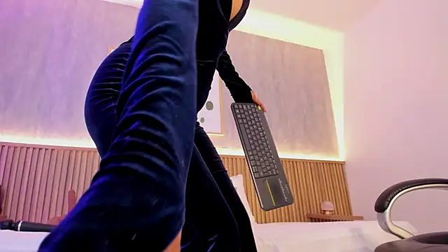 Snapshot of Coco-balenciaga chatting on October 17, 12:52 pm Coco-balenciaga online show from October 17, 12:52 pm